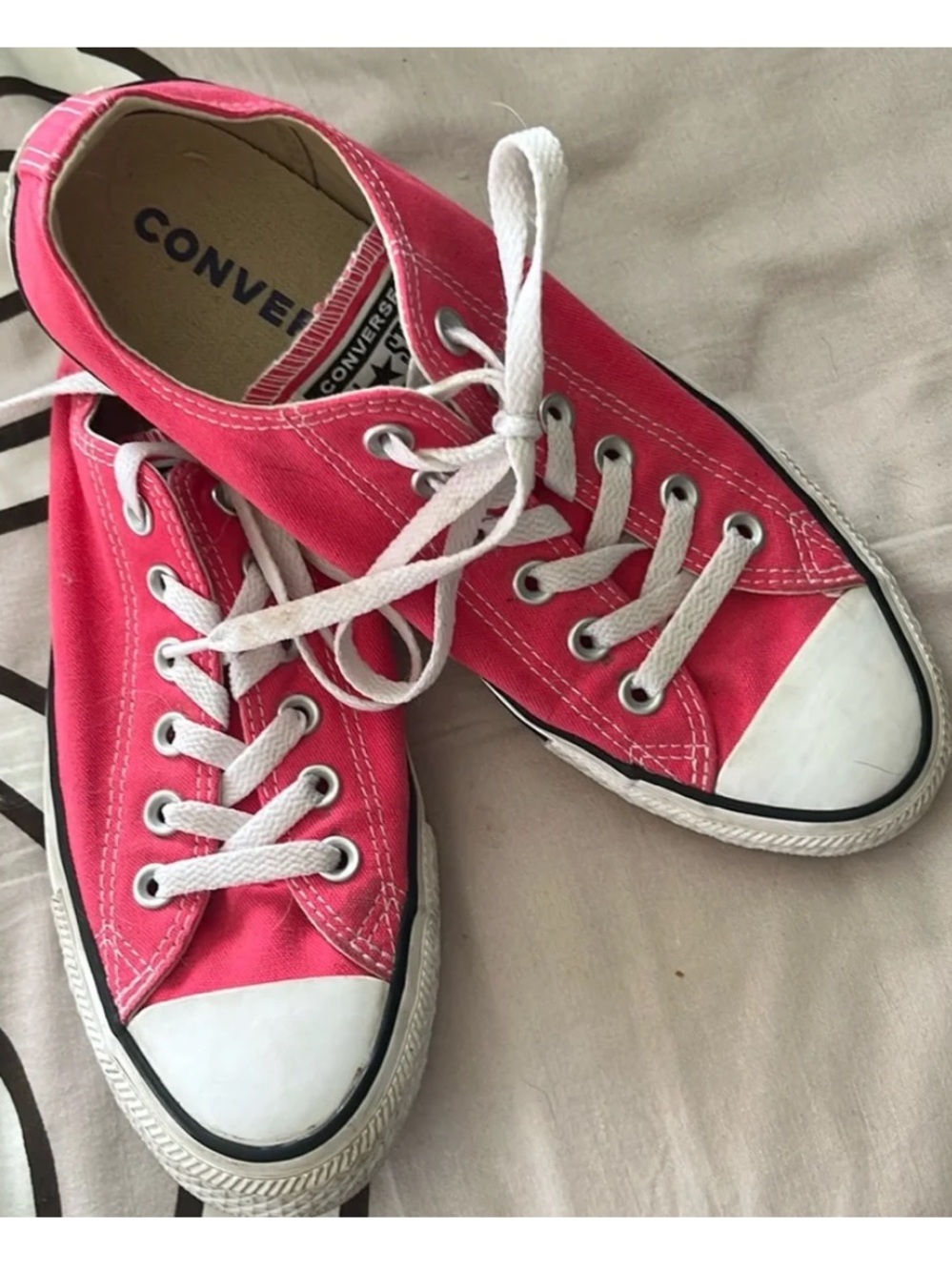 Converse CTAS hot pink low top all star sneakers women’s 8.5